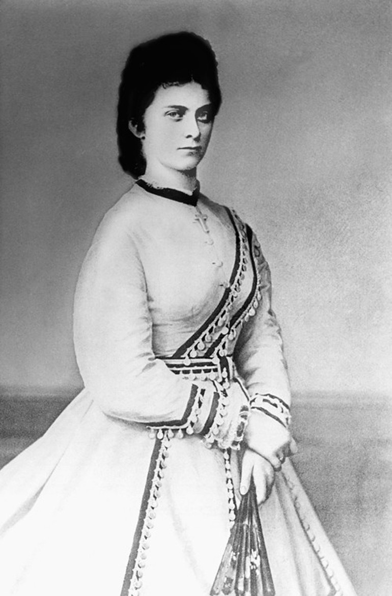 Dianadan yıllar önce o vardı: Keskin törpü, incecik belini saran korseyi geçti ve kalbine saplandı