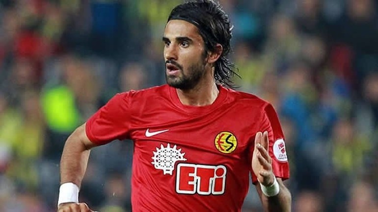 Alper Potuk’tan Eskişehirspor’a 100 bin liralık destek