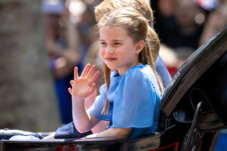 Büyük ninesinin modası geçmiş kuralına uyacak: Kraliçe, 25 yaşına kadar beklemişti