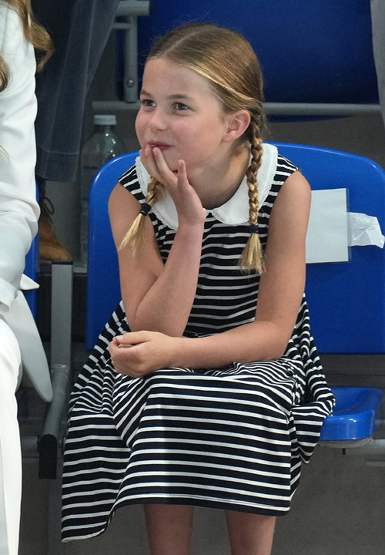 Büyük ninesinin modası geçmiş kuralına uyacak: Kraliçe, 25 yaşına kadar beklemişti