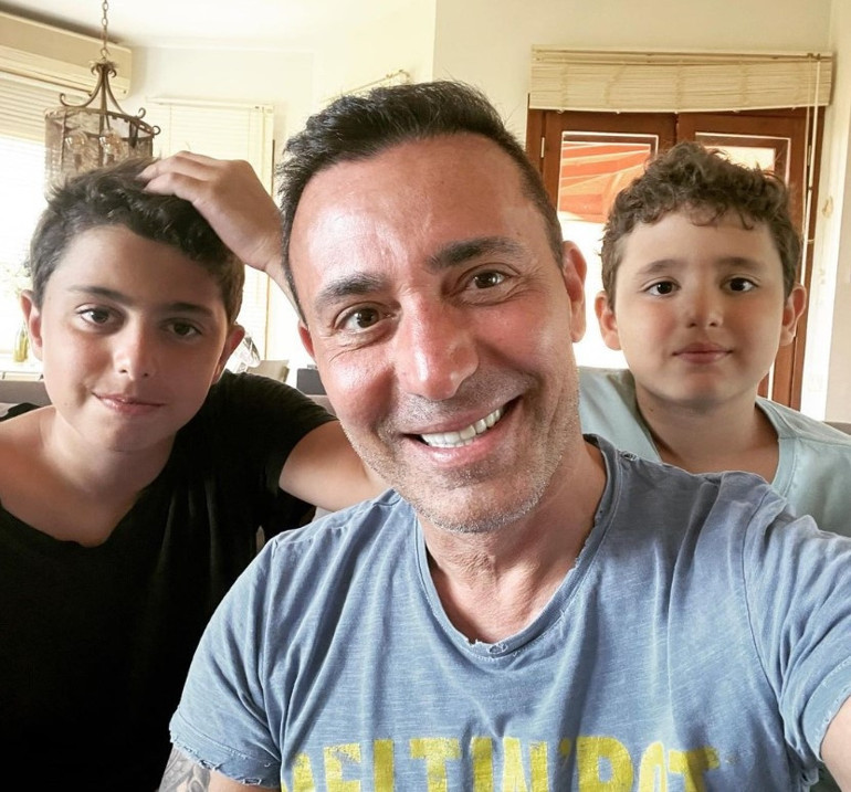 Oğluyla fotoğrafı sosyal medyayı salladı... Kıvanç baba