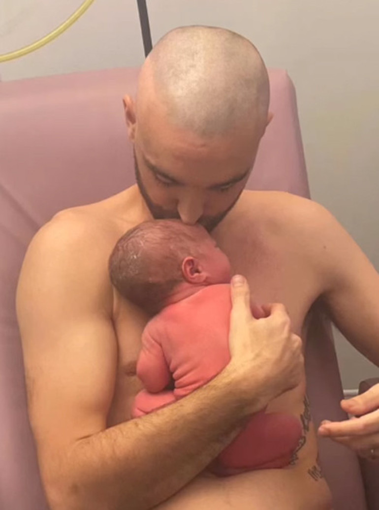 Genç yaşta ölen şarkıcının oğluna boynu bükük doğum günü: Babalarından mahrum büyüyecekler, üzülüyorum