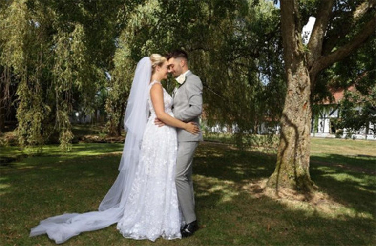 Genç yaşta ölen şarkıcının oğluna boynu bükük doğum günü: Babalarından mahrum büyüyecekler, üzülüyorum