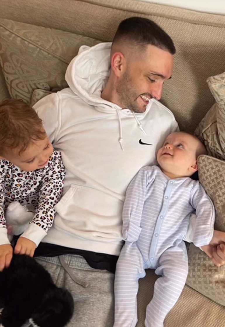 Genç yaşta ölen şarkıcının oğluna boynu bükük doğum günü: Babalarından mahrum büyüyecekler, üzülüyorum