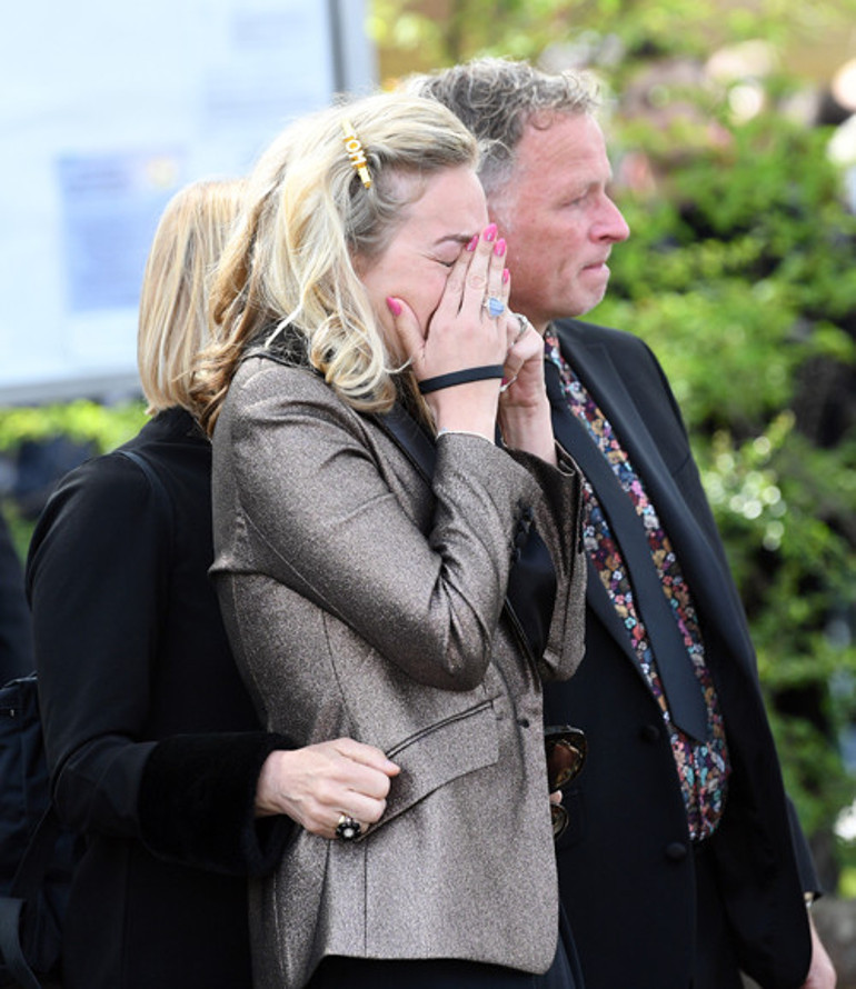 Genç yaşta ölen şarkıcının oğluna boynu bükük doğum günü: Babalarından mahrum büyüyecekler, üzülüyorum