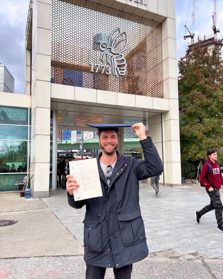 Ünlü oyuncu mezun oldu: Kep niyetine