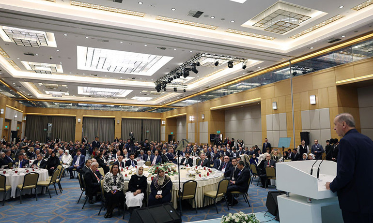 Son dakika: Cumhurbaşkanı Erdoğan: Faiz lobileri çökmeye başladı