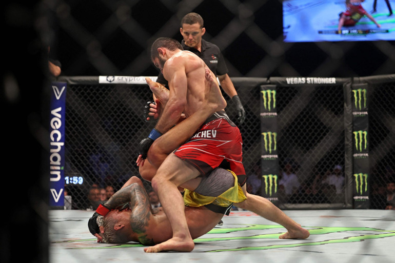 UFCde Charles Oliveirayı yenen Islam Makhachev kemerin yeni sahibi oldu Khabib Nurmagomedovun halefi... Hasbullaya büyük ilgi...
