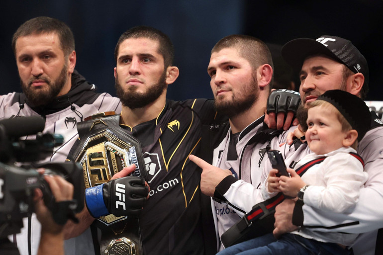 UFCde Charles Oliveirayı yenen Islam Makhachev kemerin yeni sahibi oldu Khabib Nurmagomedovun halefi... Hasbullaya büyük ilgi...