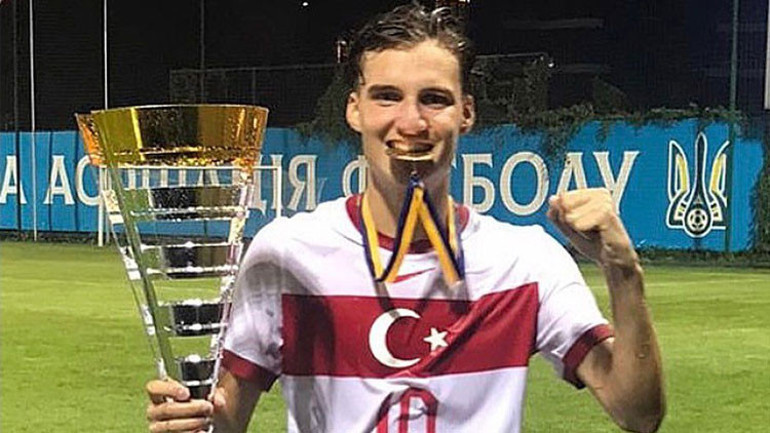 Torinonun genç futbolcusu Emirhan Acardan Galatasaray, Fenerbahçe ve Milli Takım sözleri Babam, Fatih Terim ile görüştü...