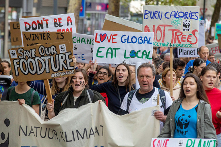 Belçika’da COP27 öncesi “iklim değişikliği” protestosu
