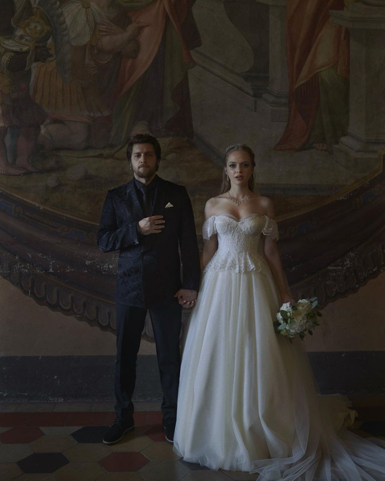Burcu Esmersoy ve Nazım Akmandil evlendi