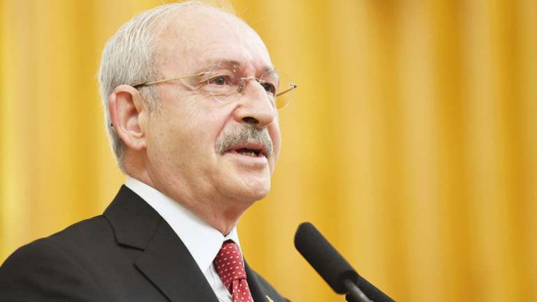 Muhalif gazetecilerin AK Parti toplantısına davet edilmesi