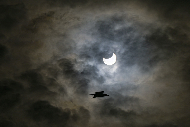 Parçalı Güneş tutulması Türkiyeden böyle gözlemlendi... İşte tutulmadan kareler