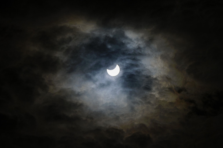 Parçalı Güneş tutulması Türkiyeden böyle gözlemlendi... İşte tutulmadan kareler