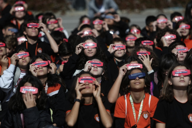 Parçalı Güneş tutulması Türkiyeden böyle gözlemlendi... İşte tutulmadan kareler