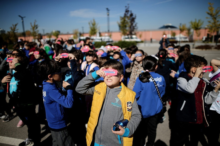 Parçalı Güneş tutulması Türkiyeden böyle gözlemlendi... İşte tutulmadan kareler
