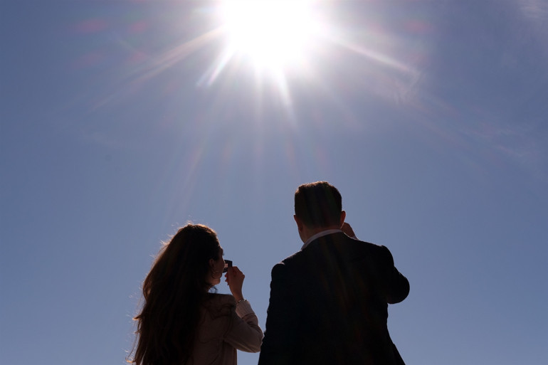 Parçalı Güneş tutulması Türkiyeden böyle gözlemlendi... İşte tutulmadan kareler
