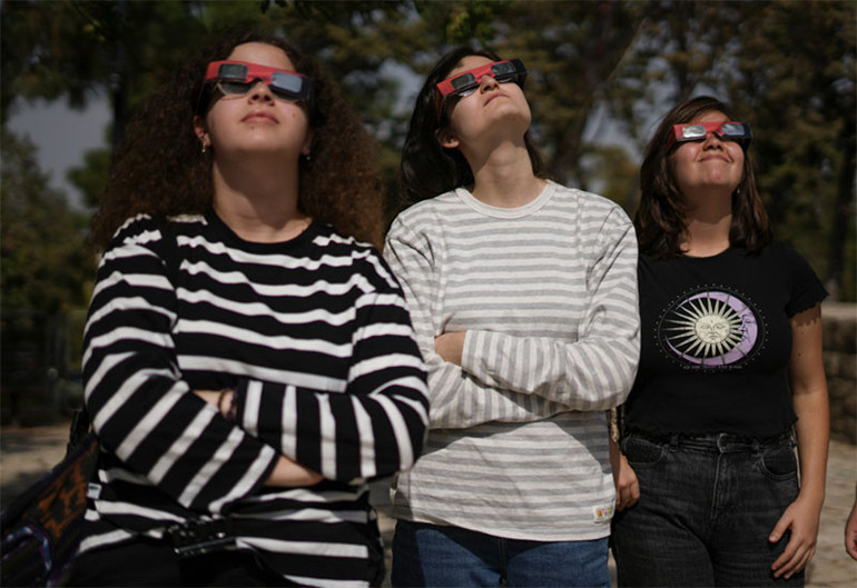 Parçalı Güneş tutulması Türkiyeden böyle gözlemlendi... İşte tutulmadan kareler
