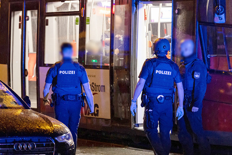 Alacak-verecek kavgasında iki arkadaşını vurdu