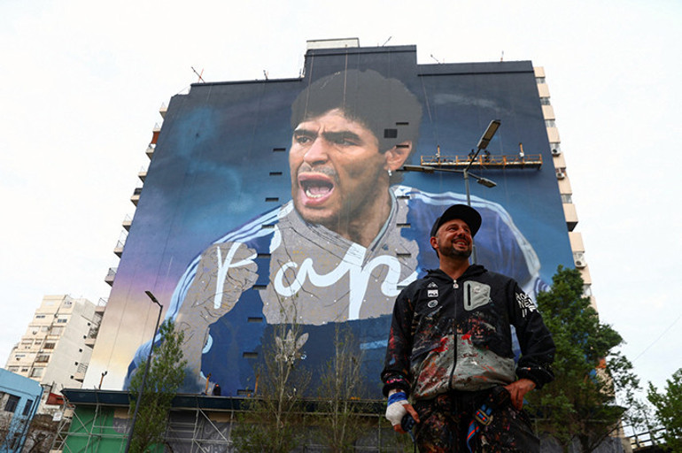 Maradona, Buenos Aireste halkı selamlıyor