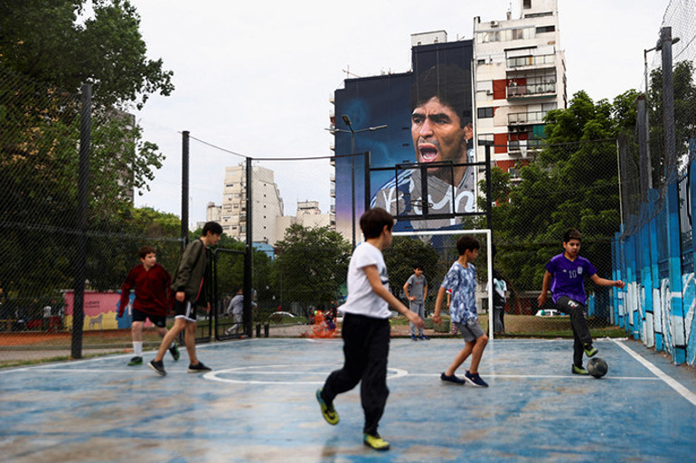 Maradona, Buenos Aireste halkı selamlıyor