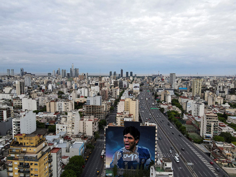 Maradona, Buenos Aireste halkı selamlıyor