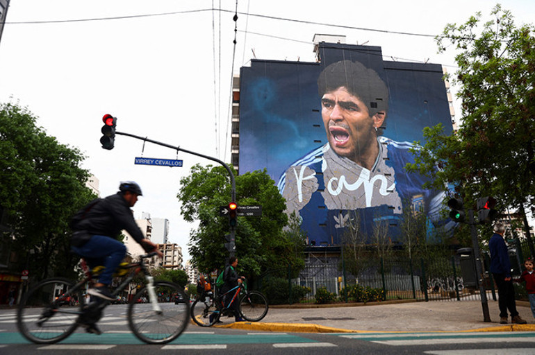 Maradona, Buenos Aireste halkı selamlıyor