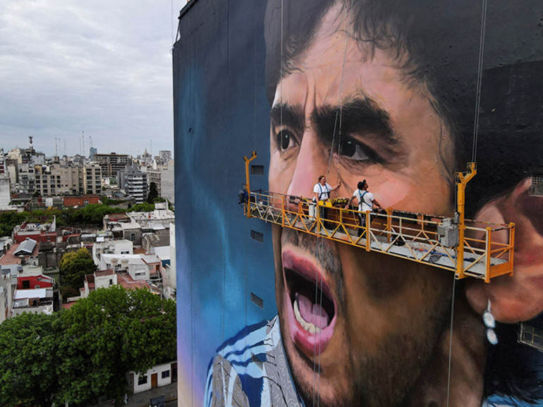 Maradona, Buenos Aireste halkı selamlıyor
