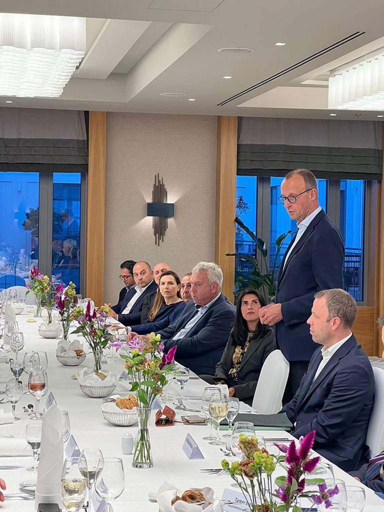 Merz, Türk iş insanlarıyla buluştu