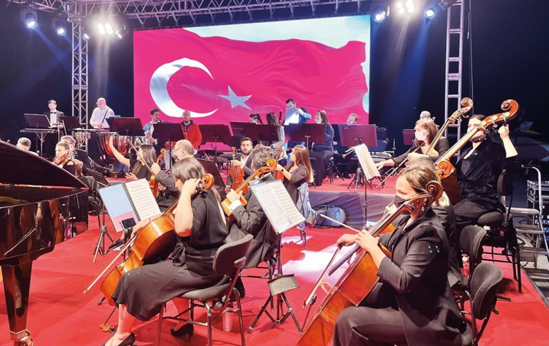 Cumhuriyet Bayramı coşkusu sanatla çoğalıyor