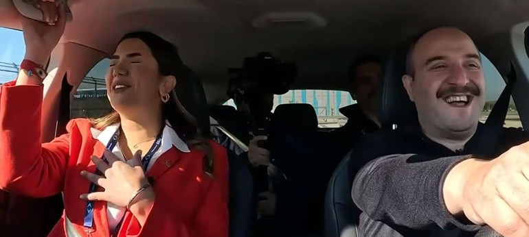CNN TÜRK Toggun deneme sürüşünde Sanayi ve Teknoloji Bakanı Varank otomobilin detaylarını anlattı