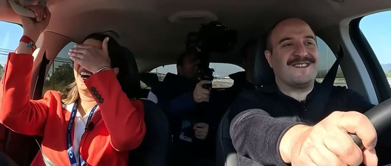 CNN TÜRK Toggun deneme sürüşünde Sanayi ve Teknoloji Bakanı Varank otomobilin detaylarını anlattı