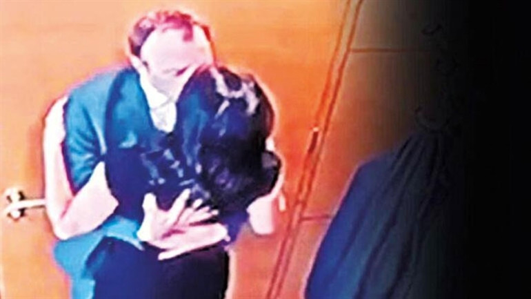 Adı skandallarla anılıyordu… Eski sağlık bakanı televizyon yarışmasına katılınca partisinden de atıldı