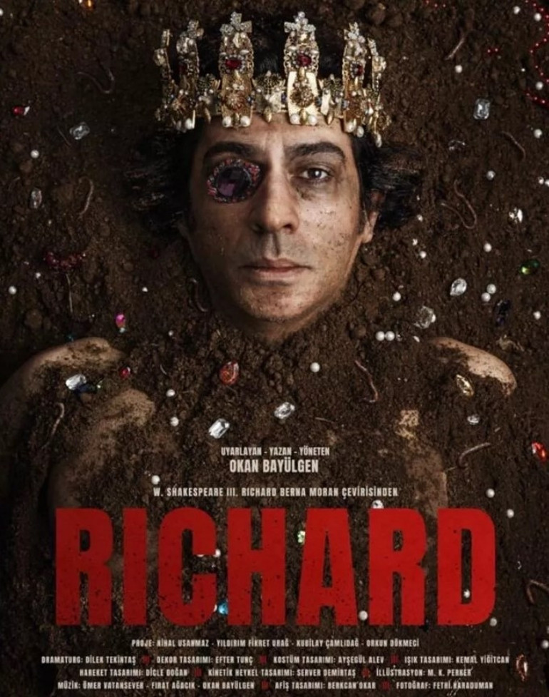 Okan Bayülgenin ‘Richard’ı sahnede