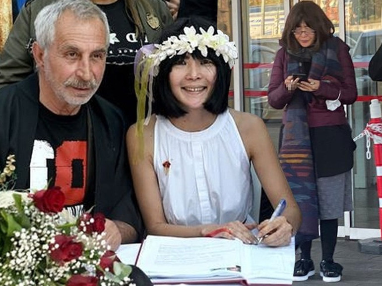 Japon eşi aldığı acı haberle yıkıldı... Usta oyuncu Rıza Akın 65 yaşında hayatını kaybetti