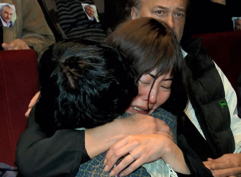 Bir formül olsa da hep beraber gitsek Japon eşinden Rıza Akına duygusal veda