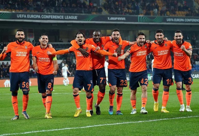 Avrupa kupalarında bir ilki yaşadık Ülke puanında son durum ne Kaçıncı sıradayız Tırmanışımız sürüyor... Fenerbahçe, Başakşehir, Trabzonspor ve Sivasspor...