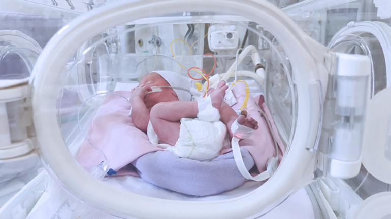 21 günlük bebeğin karnından 8 tane embriyo çıktı Doktorlar gözlerine inanamadı...