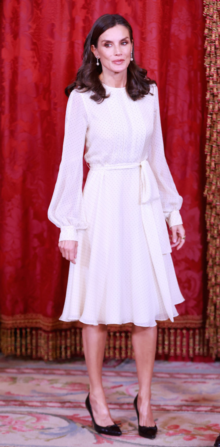 50sine geldi ama 15 yaşındaki kızıyla aynı elbiseyi giydi