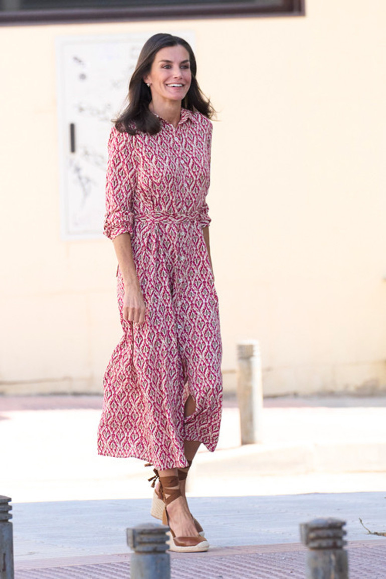 50sine geldi ama 15 yaşındaki kızıyla aynı elbiseyi giydi