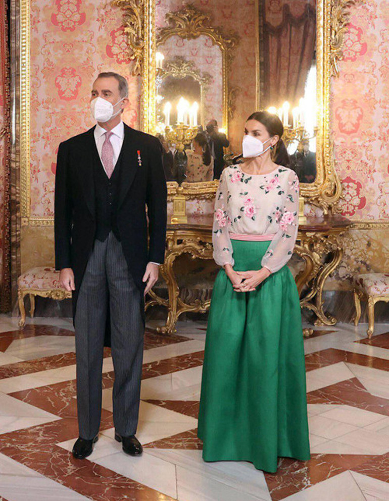 50sine geldi ama 15 yaşındaki kızıyla aynı elbiseyi giydi