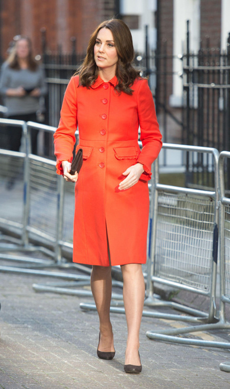 50sine geldi ama 15 yaşındaki kızıyla aynı elbiseyi giydi