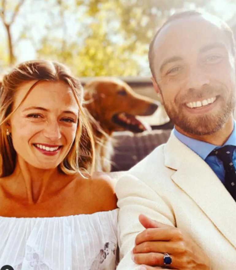 50sine geldi ama 15 yaşındaki kızıyla aynı elbiseyi giydi