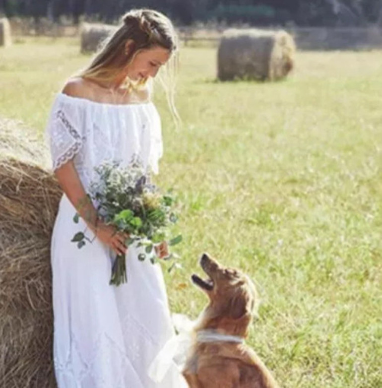 50sine geldi ama 15 yaşındaki kızıyla aynı elbiseyi giydi