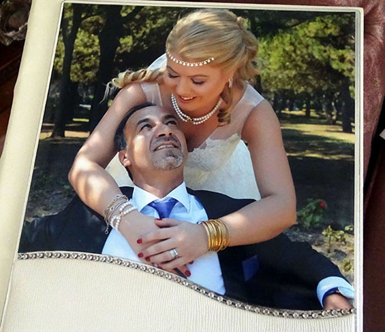 Otelci çift Esra ve Nuri Yıldız cinayeti Kızının katledildiği eve 389 gün sonra girdi, gözyaşlarına boğuldu