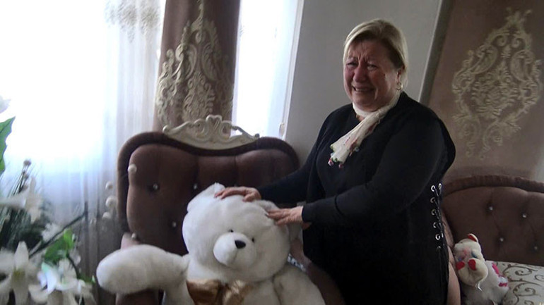 Otelci çift Esra ve Nuri Yıldız cinayeti Kızının katledildiği eve 389 gün sonra girdi, gözyaşlarına boğuldu