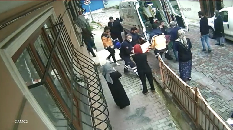 Kağıthane’de üzücü olay Merdivenlerden annem diye feryat ederek indi