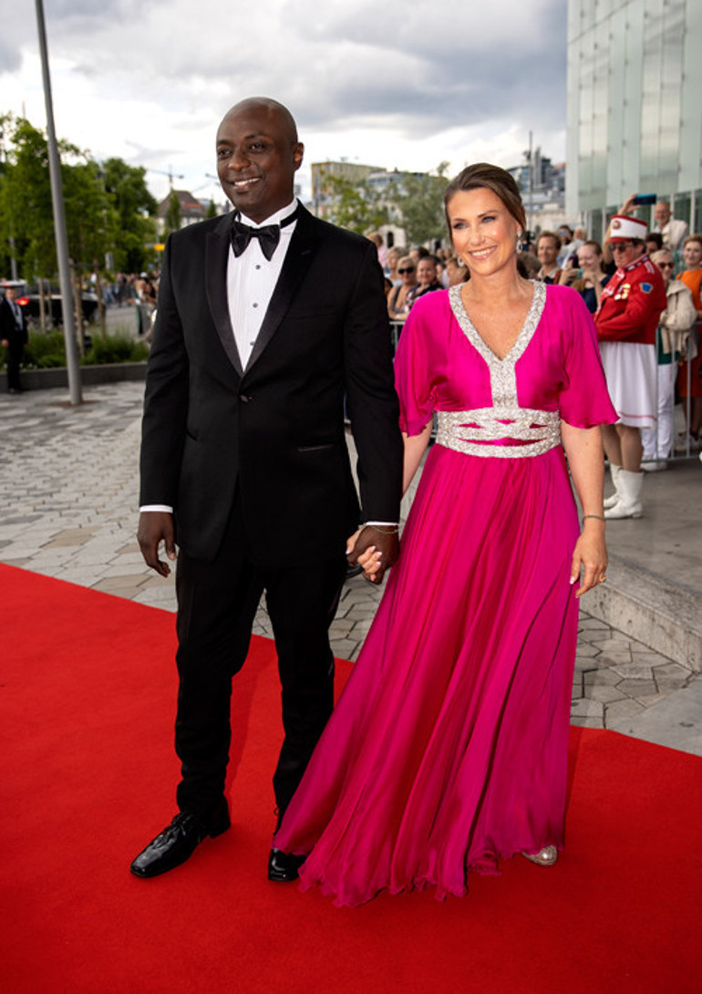 Meleklere fısıldayan prenses aşkı uğruna tacını bıraktı: Nişanlısına şarlatan diyorlardı