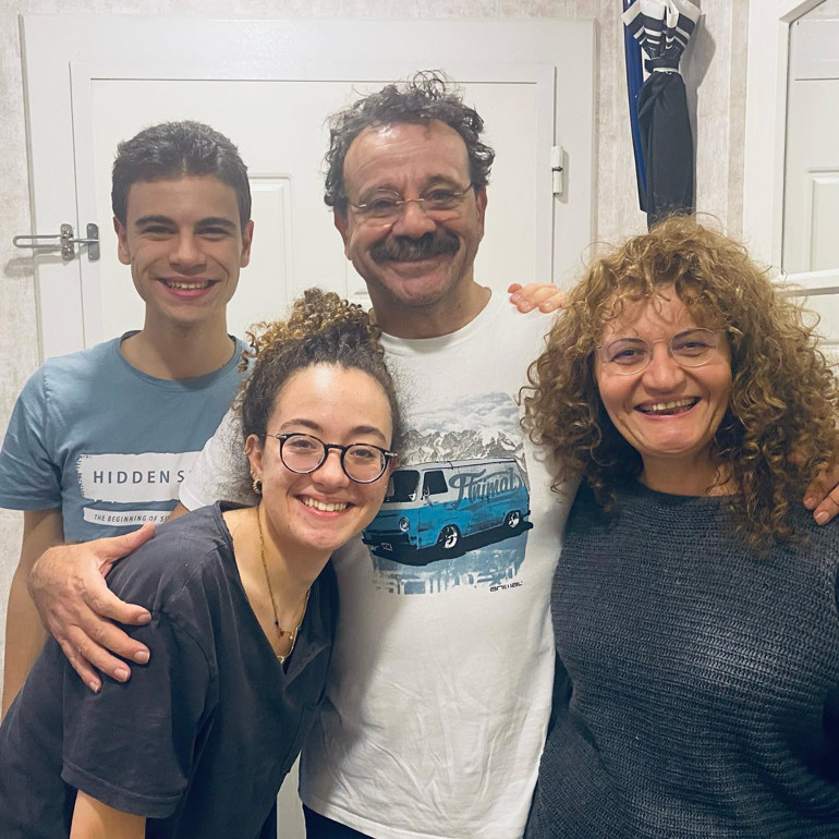 Ünlü sanatçıdan duygulandıran paylaşım... İyi ki tek kızınız olmuşum